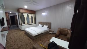 Postel nebo postele na pokoji v ubytování Hotel Jurkis, Kolhapur
