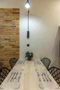Posteľ alebo postele v izbe v ubytovaní E12 Boutique Apartments