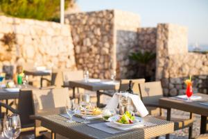 Reštaurácia alebo iné gastronomické zariadenie v ubytovaní Hotel Dubrovnik Palace