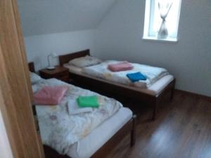 Posteľ alebo postele v izbe v ubytovaní Turistický apartmánový domček Runina 11