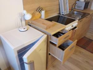 Kuchyňa alebo kuchynka v ubytovaní Turistický apartmánový domček Runina 11