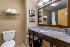 Koupelna v ubytování Comfort Suites