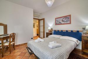 Postel nebo postele na pokoji v ubytování La Casetta Sull'Albero 900m from the sea - Happy Rentals