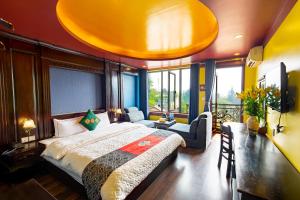 Postel nebo postele na pokoji v ubytování Sapa House Hotel Halal Certified