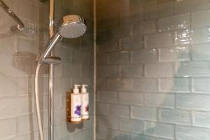 a shower with a shower head in a bathroom at Castle Inn in West Lulworth