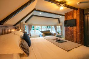 a bedroom with a large bed and a couch at Castle Inn in West Lulworth