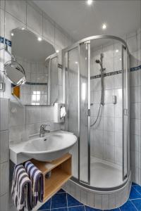 Koupelna v ubytování Gästehaus Arracher Hof + 37 fotografií