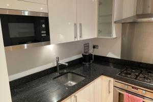 Contemporary 1 Bedroom Apartment in East London