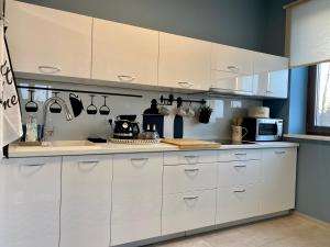 A kitchen or kitchenette at Apartamenty Nowe Centrum