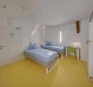 Posteľ alebo postele v izbe v ubytovaní Hi Hostel Stara Pekara Osijek