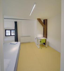 Posteľ alebo postele v izbe v ubytovaní Hi Hostel Stara Pekara Osijek