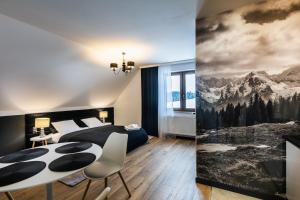 Ein Sitzbereich in der Unterkunft Przystanek Babia Apartamenty
