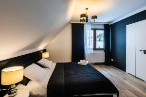 Ein Bett oder Betten in einem Zimmer der Unterkunft Przystanek Babia Apartamenty