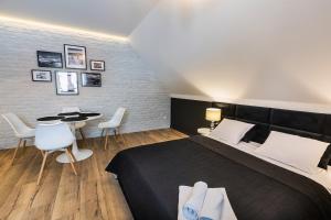Ein Bett oder Betten in einem Zimmer der Unterkunft Przystanek Babia Apartamenty