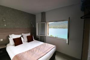 Postel nebo postele na pokoji v ubytování Hôtel Sampiero