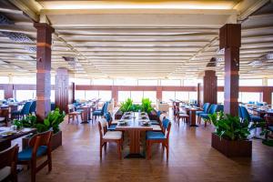 a dining room with tables and chairs in a restaurant at Le Park Concord Najran in Najran