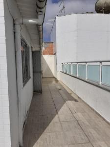 Uma varanda ou terraço em COBERTURA EM CABO FRIO / RJ