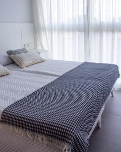 Posteľ alebo postele v izbe v ubytovaní Apartamento Ático Estrasburgo suites