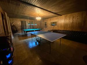 Attrezzature per ping pong presso Дом у Роберта o nelle vicinanze