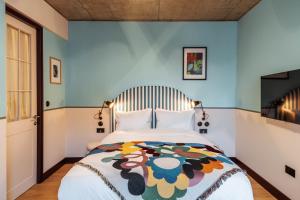 Postel nebo postele na pokoji v ubytování room2 London Chiswick Hometel