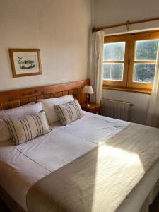 Ένα ή περισσότερα κρεβάτια σε δωμάτιο στο San Carlos de Bariloche Departamento en Cerro Catedral