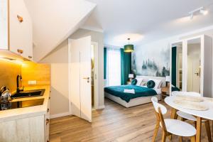 Ein Bett oder Betten in einem Zimmer der Unterkunft Przystanek Babia Apartamenty