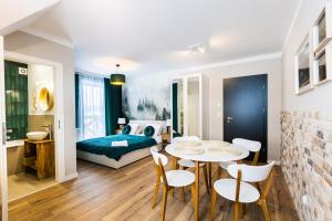 Ein Bett oder Betten in einem Zimmer der Unterkunft Przystanek Babia Apartamenty