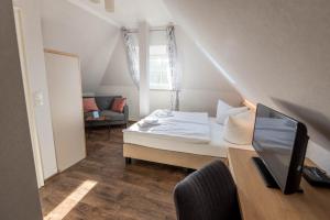 Postel nebo postele na pokoji v ubytování Landhotel Kastanienallee Putbus + 37 fotografií