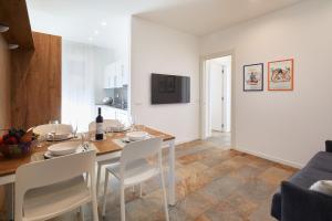 A television and/or entertainment centre at Residenza Ai Ferrari