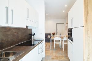 A kitchen or kitchenette at Residenza Ai Ferrari