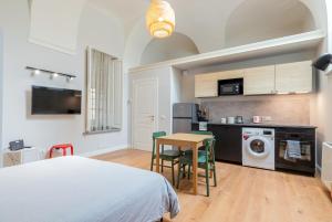 A kitchen or kitchenette at Top Living Apartments - Torino Centro