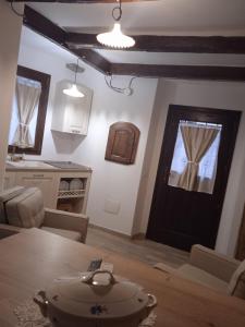 a living room with a table and a kitchen at Antica Fonni in Fonni +2 photos