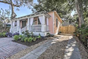 Gallery image of Historic 1900 Cottage in Downtown St Augustine! in Saint Augustine