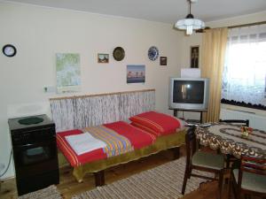 A television and/or entertainment centre at Chalupa Kucbel