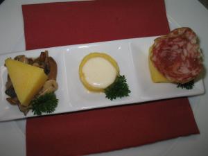 Comida en o cerca de este hotel