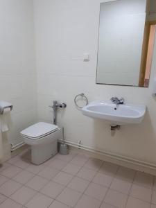 A bathroom at Alberg Barcelona Xanascat