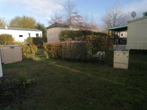 Les Pins del Sol - camping la réserve外面的花园