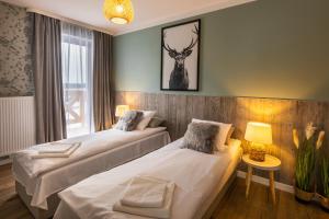 Ein Bett oder Betten in einem Zimmer der Unterkunft Przystanek Babia Apartamenty