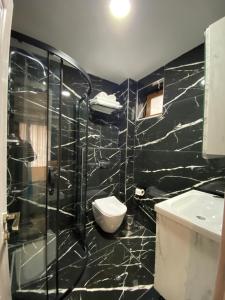 A bathroom at Hotel Blue Ottoman