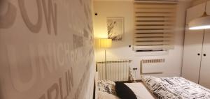 Postel nebo postele na pokoji v ubytování Sleep and drive Suites