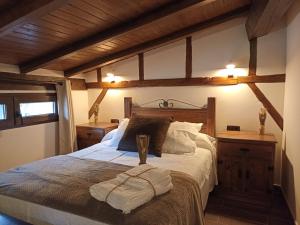 Łóżko lub łóżka w pokoju w obiekcie El Cascanueces - Casa Rural