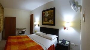 En eller flere senge i et værelse på Hospedaje Dimar Inn
