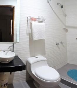 Et badeværelse på Hospedaje Dimar Inn