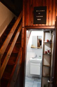 A bathroom at Yakusha - Якуша, къща за гости