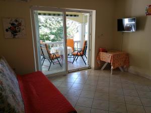 TV a/nebo společenská místnost v ubytování APARTMANI BAN