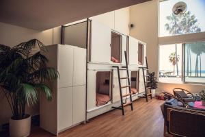 a room with a bunk bed in a room at STAY OPEN Venice Beach in Los Angeles