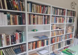 a book shelf filled with lots of books at Apartma Istra Zora in Sečovlje