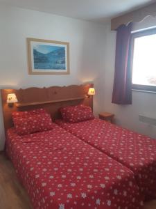 Łóżko lub łóżka w pokoju w obiekcie Droseras E23 à Chamrousse 1700 - Au pied des pistes