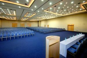 Área de negócios e/ou sala de conferências em Hotel Golden Park Internacional Foz & Convenções By Nacional Inn mais 37 fotos