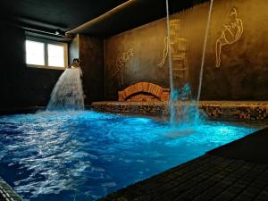 Bazén v ubytovaní Kernu Manor Hotel & SPA alebo v jeho blízkosti